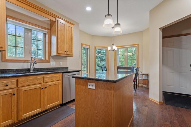 339 Summer Place E, Maplewood, MN 55117