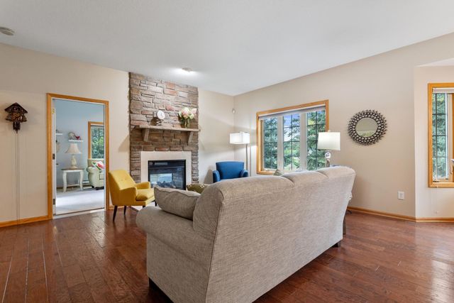 339 Summer Place E, Maplewood, MN 55117