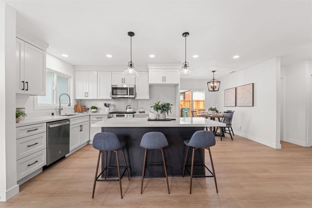 215 San Bernardino Ct, Bay Point, CA 94565