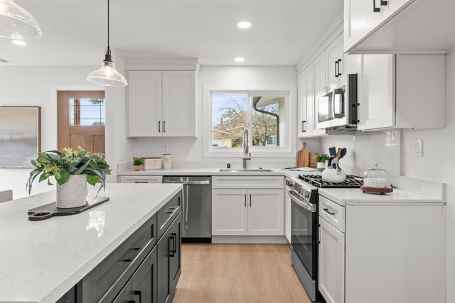 215 San Bernardino Ct, Bay Point, CA 94565