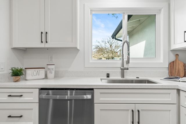 215 San Bernardino Ct, Bay Point, CA 94565