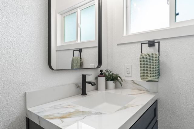 215 San Bernardino Ct, Bay Point, CA 94565