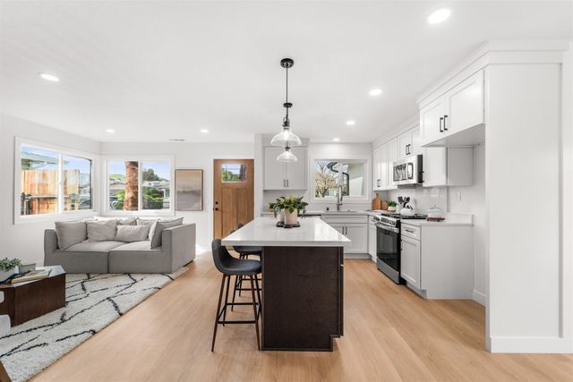 215 San Bernardino Ct, Bay Point, CA 94565