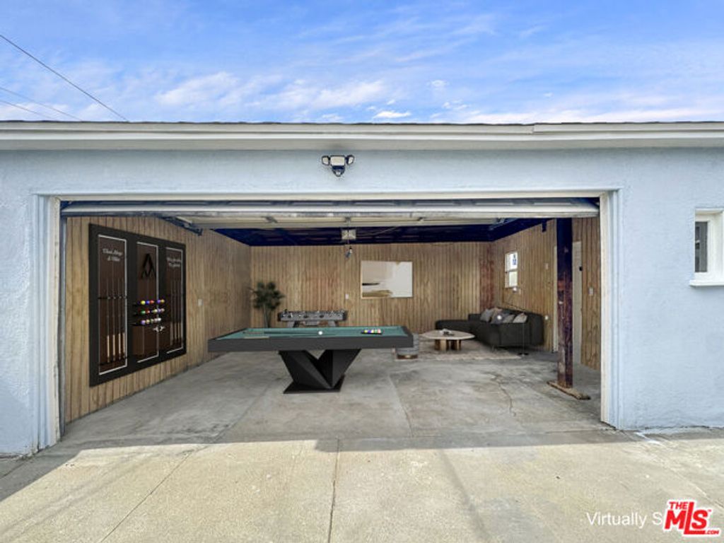 1241 W 109th Place, Los Angeles, CA 90044