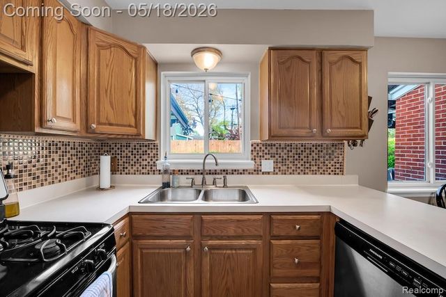 693 Langley Boulevard, Clawson, MI 48017