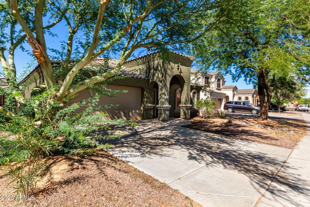 738 E SADDLE Way, San Tan Valley, AZ 85143