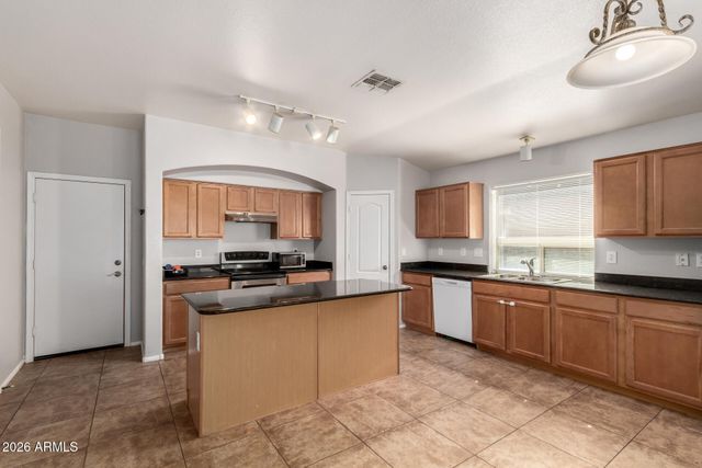 738 E SADDLE Way, San Tan Valley, AZ 85143