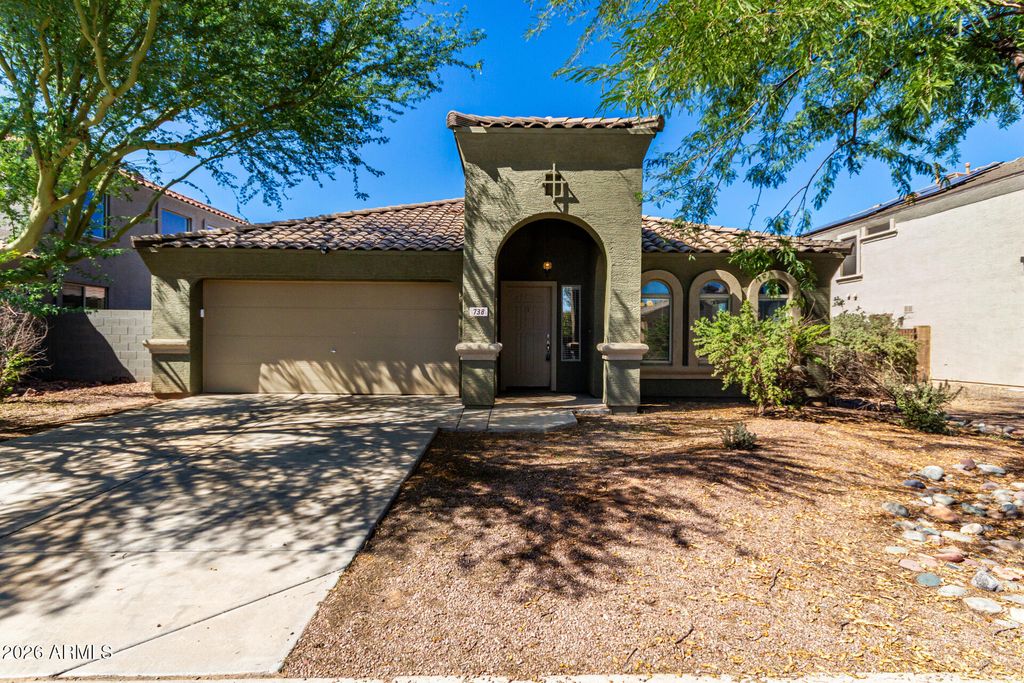 738 E SADDLE Way, San Tan Valley, AZ 85143