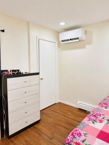 104-02 169th Street 2nd flr, Jamaica, NY 11433