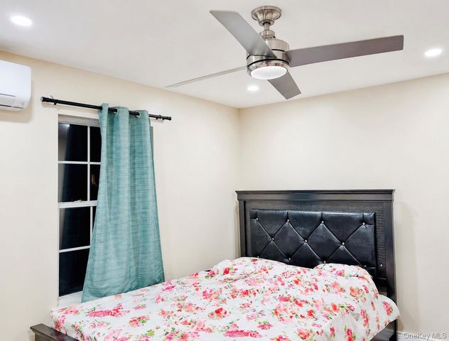 104-02 169th Street 2nd flr, Jamaica, NY 11433