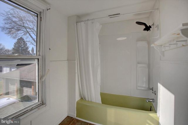 140 VINE STREET, Chambersburg, PA 17201