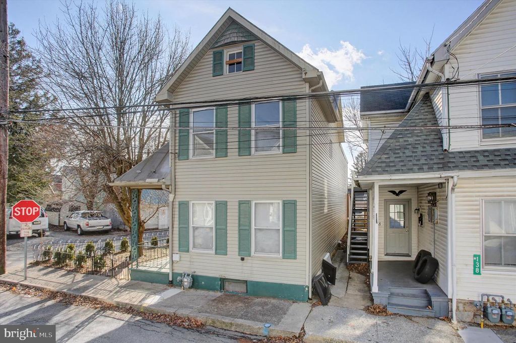 140 VINE STREET, Chambersburg, PA 17201