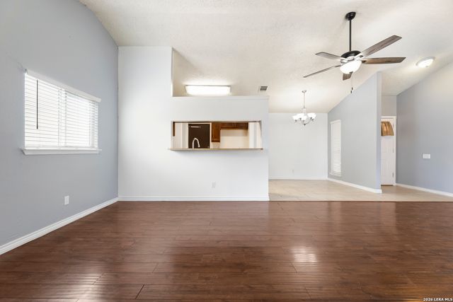 5718 Champions Hill Dr, San Antonio, TX 78233