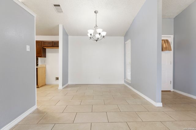 5718 Champions Hill Dr, San Antonio, TX 78233