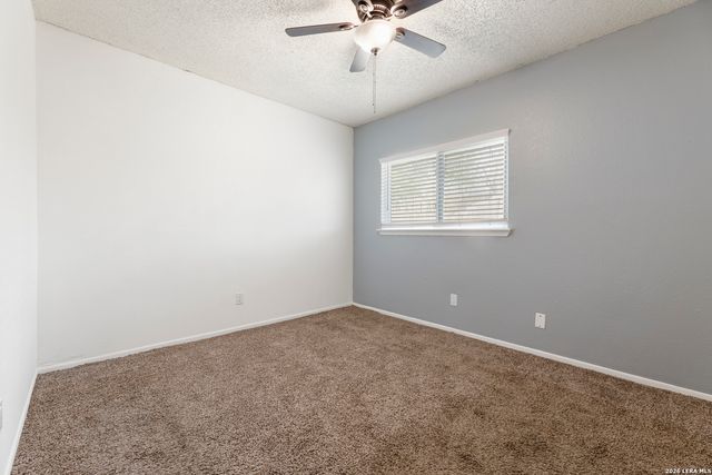 5718 Champions Hill Dr, San Antonio, TX 78233