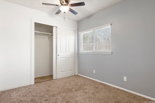 5718 Champions Hill Dr, San Antonio, TX 78233