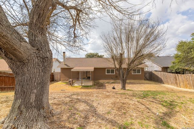 5718 Champions Hill Dr, San Antonio, TX 78233