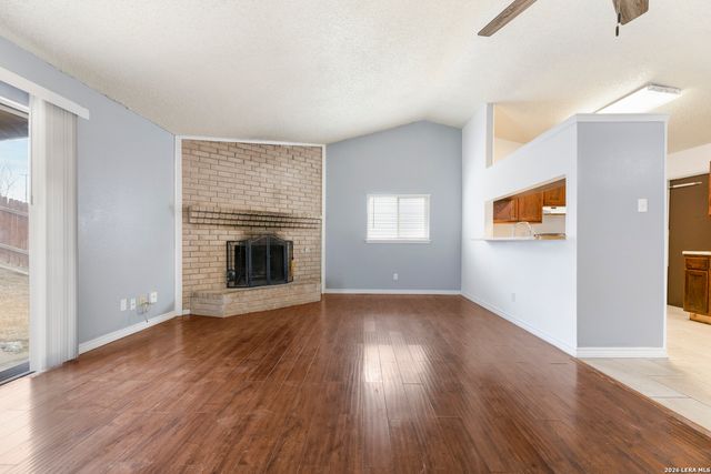 5718 Champions Hill Dr, San Antonio, TX 78233