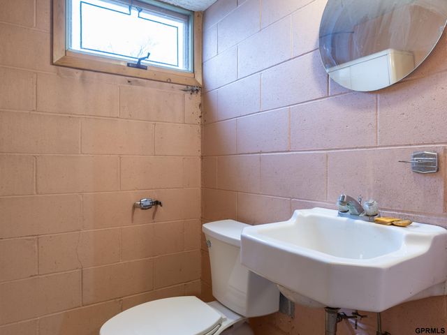 11340 Old Maple Road, Omaha, NE 68164