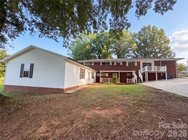 1580 W Cloaninger Avenue, Statesville, NC 28625
