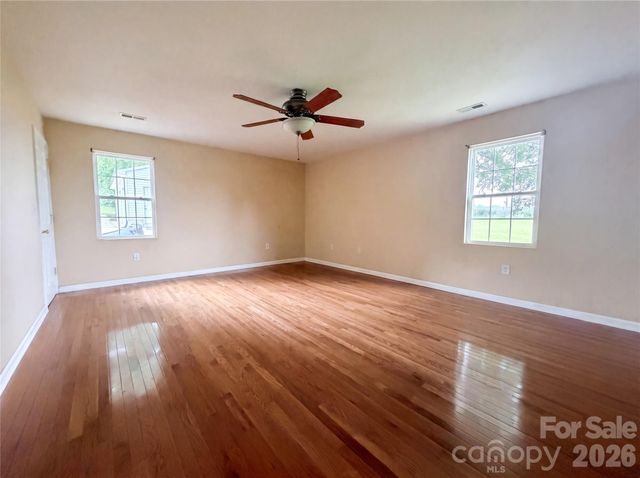 1580 W Cloaninger Avenue, Statesville, NC 28625