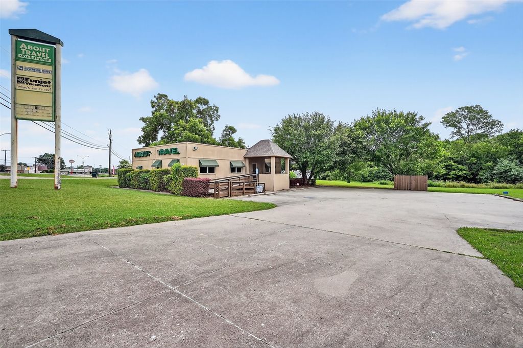 5011 Texoma Parkway, Sherman, TX 75090