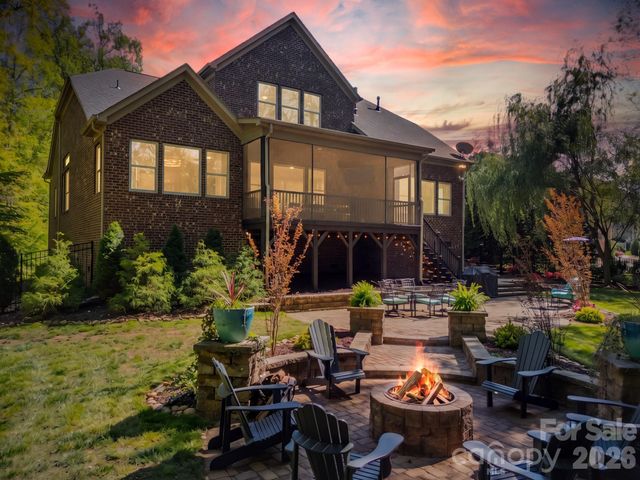 800 Hidden Pond Lane, Waxhaw, NC 28173