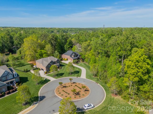 800 Hidden Pond Lane, Waxhaw, NC 28173