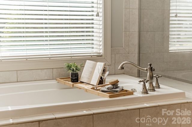 800 Hidden Pond Lane, Waxhaw, NC 28173