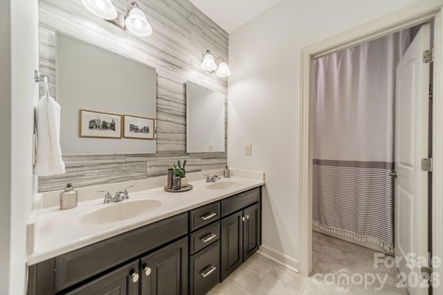 800 Hidden Pond Lane, Waxhaw, NC 28173