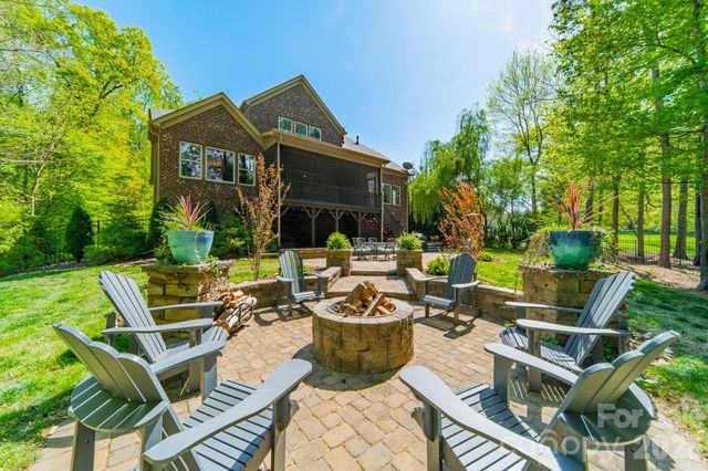 800 Hidden Pond Lane, Waxhaw, NC 28173