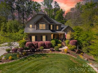 800 Hidden Pond Lane, Waxhaw, NC 28173