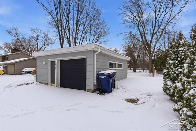 210 E Meadowbrook Drive, Midland, MI 48642