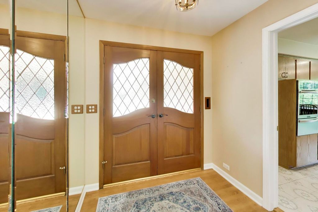 206 W Hiawatha Trail, Mount Prospect, IL 60056 — photo 2