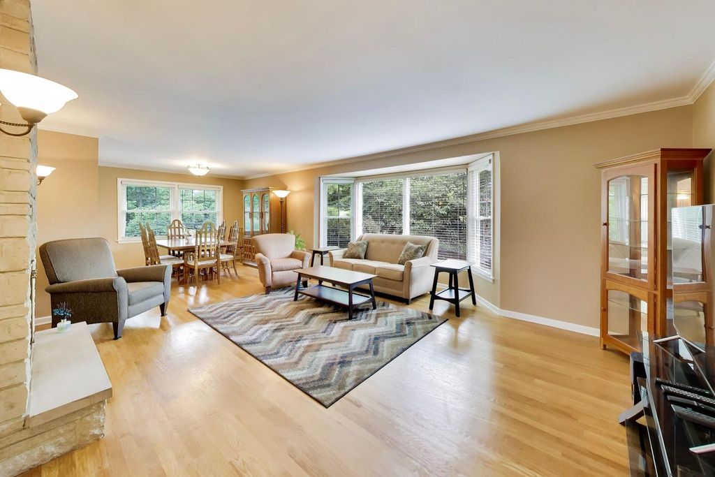 206 W Hiawatha Trail, Mount Prospect, IL 60056 — photo 3