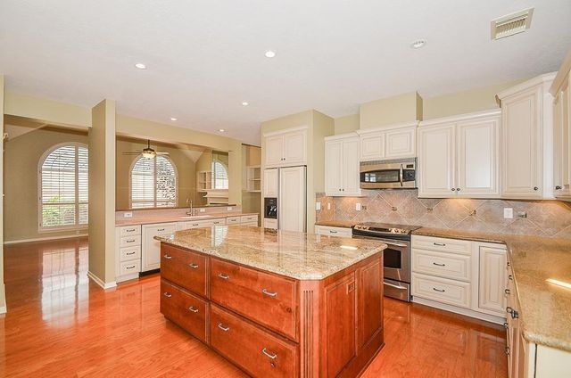 46 Grants Lake Circle, Sugar Land, TX 77479