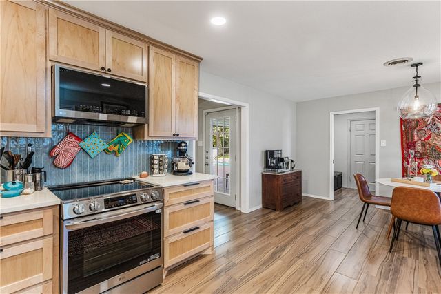 302 Cape Hatteras Dr, Corpus Christi, TX 78412