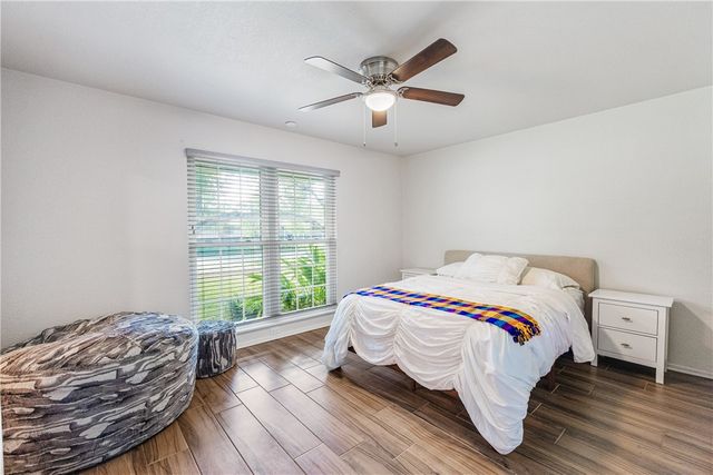 302 Cape Hatteras Dr, Corpus Christi, TX 78412