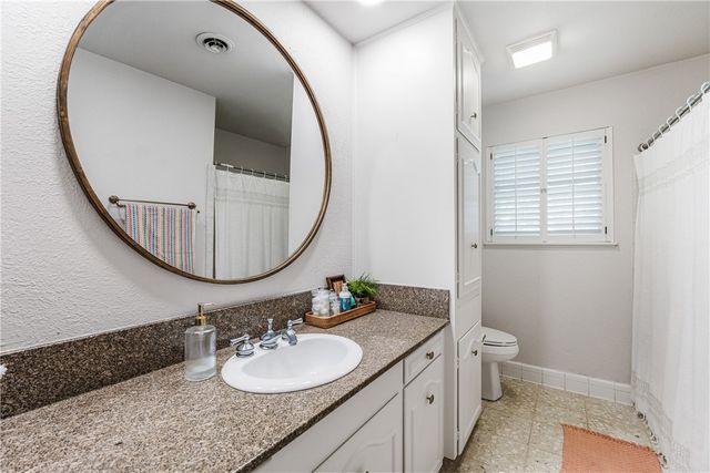 302 Cape Hatteras Dr, Corpus Christi, TX 78412