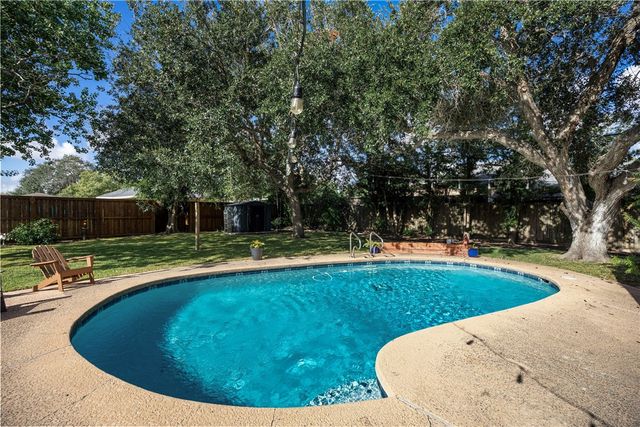 302 Cape Hatteras Dr, Corpus Christi, TX 78412