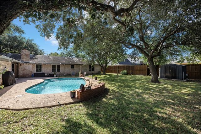 302 Cape Hatteras Dr, Corpus Christi, TX 78412