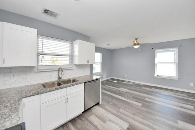 618 Maple Way B, Houston, TX 77015