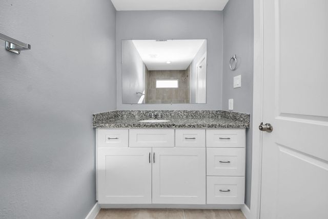 618 Maple Way B, Houston, TX 77015