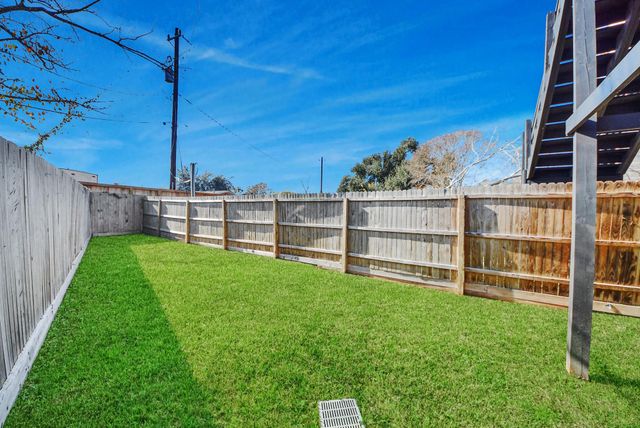 618 Maple Way B, Houston, TX 77015