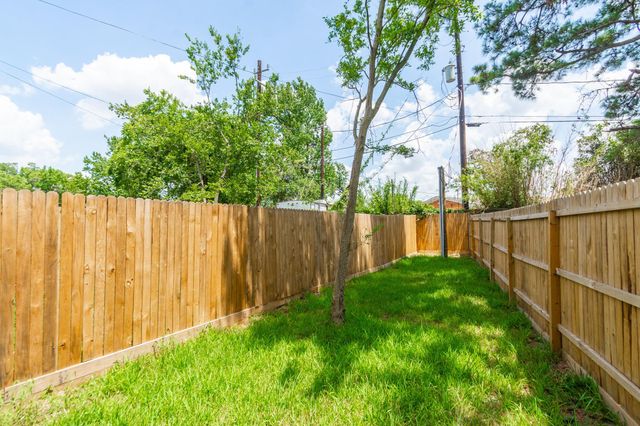 618 Maple Way B, Houston, TX 77015