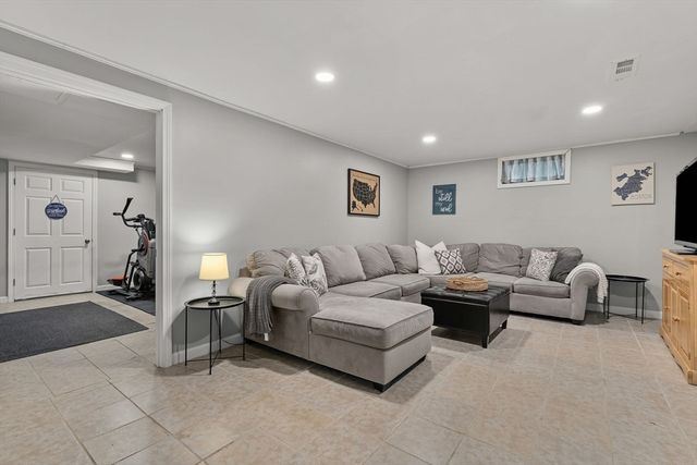 85 Baylies Rd 2, Taunton, MA 02780