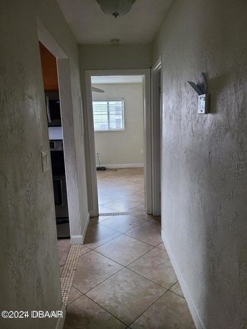 102 S Peninsula Dr Apt 200, Daytona Beach, FL 32118