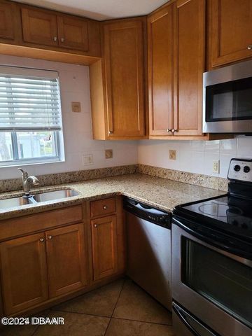 102 S Peninsula Dr Apt 200, Daytona Beach, FL 32118