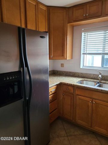 102 S Peninsula Dr Apt 200, Daytona Beach, FL 32118