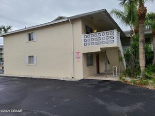 102 S Peninsula Dr Apt 200, Daytona Beach, FL 32118